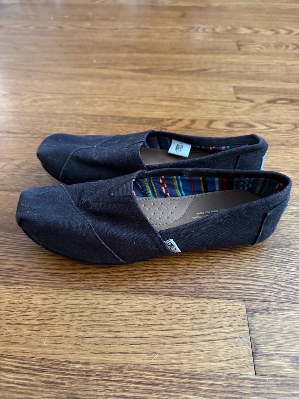 TOMS Classic women’s Slip-On Canvas Shoes - Black size 7.5